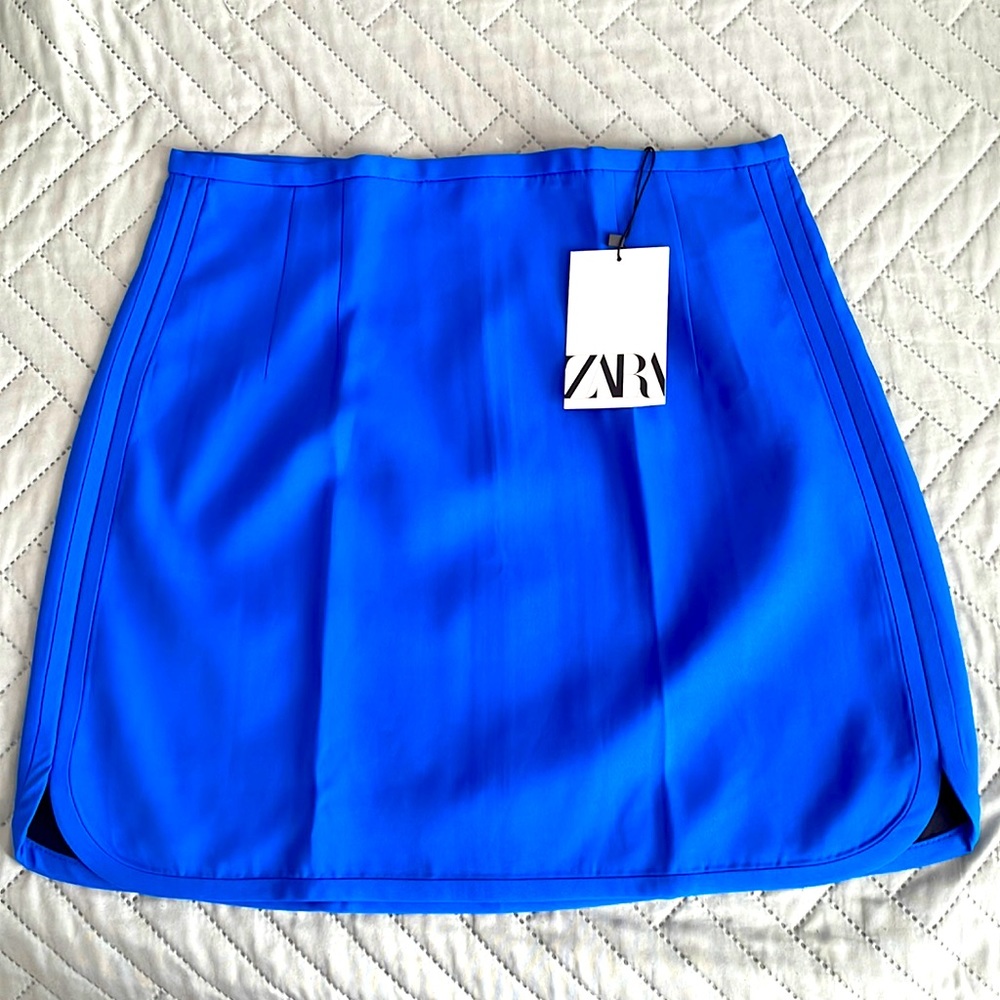 NWT 🌸 ZARA MIDI🌸 skirt size small